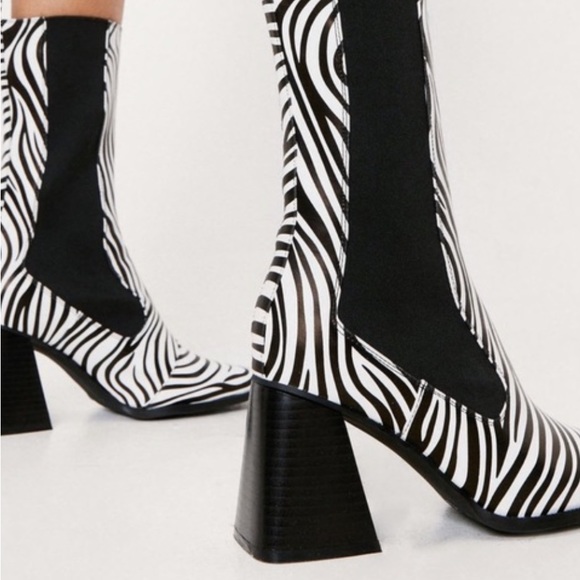 Zebra Faux Leather Heeled Chelsea Boots S05 - Picture 2 of 11